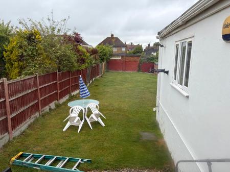 5 bedroom Bungalow to let in Carlingford Drive, Westcliff-on-Sea, SS0