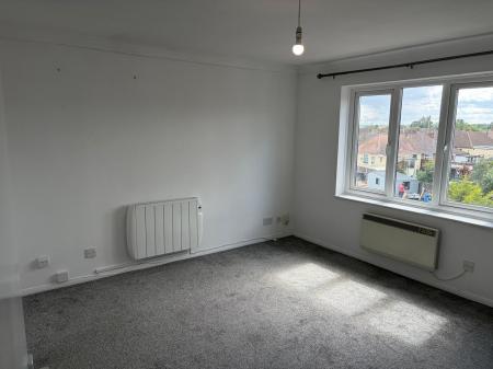 2 bedroom Flat to let in High Road, Pitsea, SS16