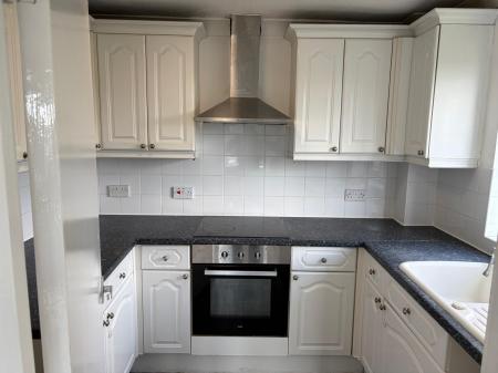 2 bedroom Flat to let in High Road, Pitsea, SS16