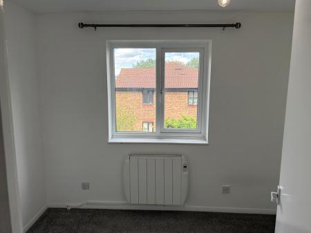 2 bedroom Flat to let in High Road, Pitsea, SS16