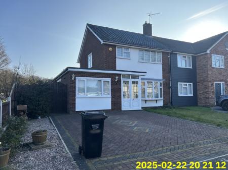 4 bedroom Semi-detached house to let in Swallow Dale, Basildon, SS16