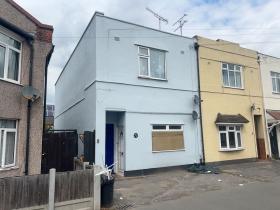 1 bedroom Flat to let in Fairfax Drive, Westcliff-on-Sea, SS0