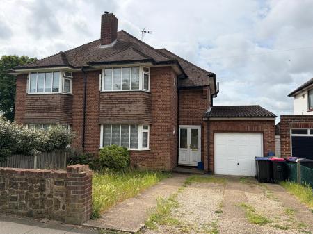 3 bedroom Semi-detached house to let in Prittlewell Chase, Westcliff-on-Sea, SS0