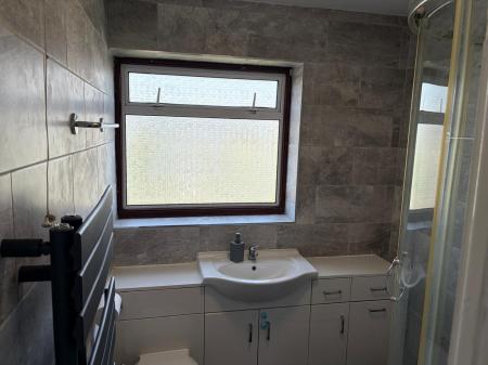 3 bedroom Semi-detached house to let in North Crescent, Southend-on-Sea, SS2
