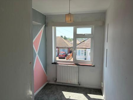 3 bedroom Semi-detached house to let in North Crescent, Southend-on-Sea, SS2