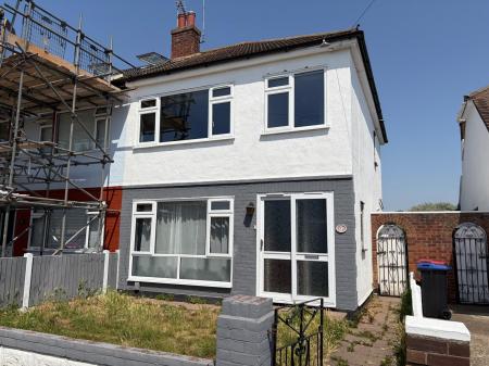 3 bedroom Semi-detached house to let in North Crescent, Southend-on-Sea, SS2