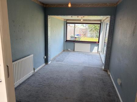 3 bedroom Semi-detached house to let in North Crescent, Southend-on-Sea, SS2