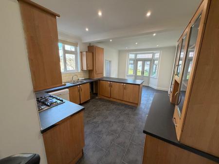 4 bedroom Semi-detached house to let in York Road, Southend-on-Sea, SS1