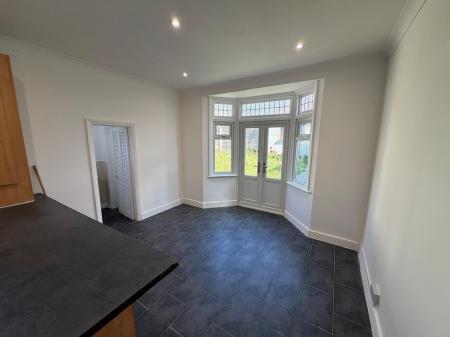4 bedroom Semi-detached house to let in York Road, Southend-on-Sea, SS1