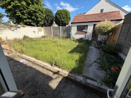4 bedroom Semi-detached house to let in York Road, Southend-on-Sea, SS1