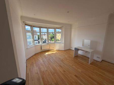 4 bedroom Semi-detached house to let in York Road, Southend-on-Sea, SS1