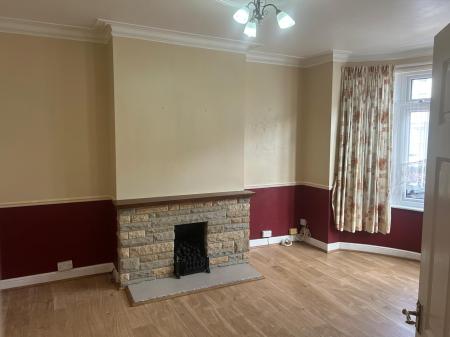 3 bedroom Terraced House to let in Beedell Avenue, Westcliff-on-Sea, SS0