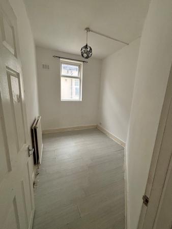 2 bedroom Flat to let in Fairfax drive, Westcliff-on-Sea, SS0