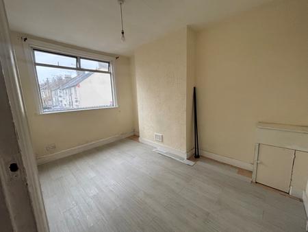 2 bedroom Flat to let in Fairfax drive, Westcliff-on-Sea, SS0