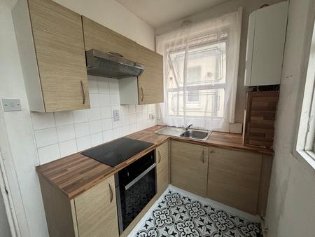 2 bedroom Flat to let in Fairfax drive, Westcliff-on-Sea, SS0