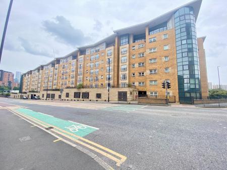 2 bedroom Flat for sale in Middlewood Street, Salford, M5