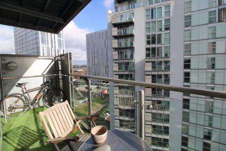 2 bedroom Flat for sale in 96 The Quays, Salford, M50