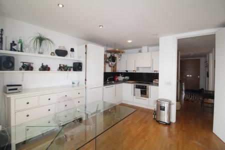 2 bedroom Flat for sale in 96 The Quays, Salford, M50