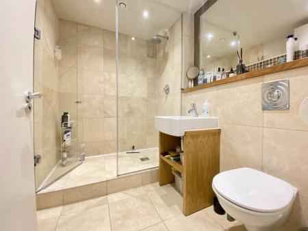 2 bedroom Flat for sale in NV Building, 96 The Quays, M50