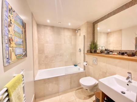 2 bedroom Flat for sale in NV Building, 96 The Quays, M50