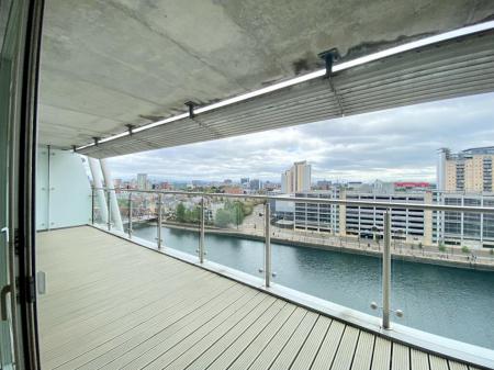 2 bedroom Flat for sale in NV Building, 96 The Quays, M50
