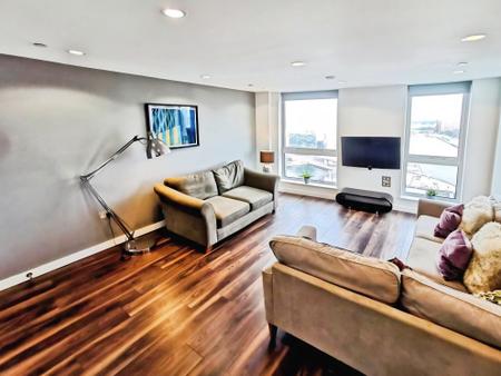 3 bedroom Flat for sale in The Heart, Media City M50 2TH
