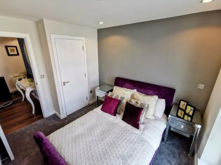 3 bedroom Flat for sale in The Heart, Media City M50 2TH