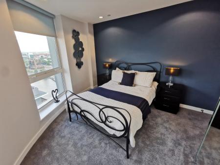 3 bedroom Flat for sale in The Heart, Media City M50 2TH