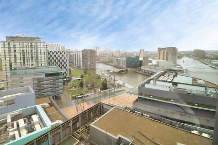 3 bedroom Flat for sale in The Heart, Media City M50 2TH