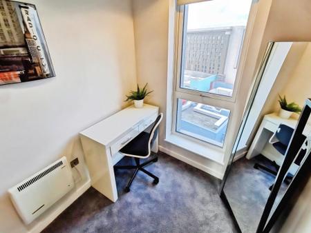 3 bedroom Flat for sale in The Heart, Media City M50 2TH