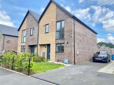 3 bedroom Semi-detached house for sale in Oak Road, Partington, M31
