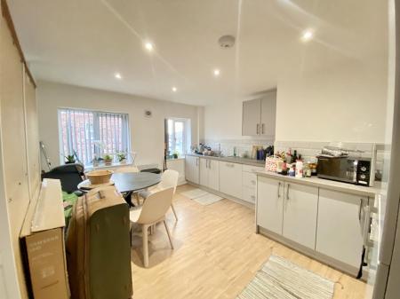 2 bedroom Maisonette for sale in Station Road, Stretford, M32