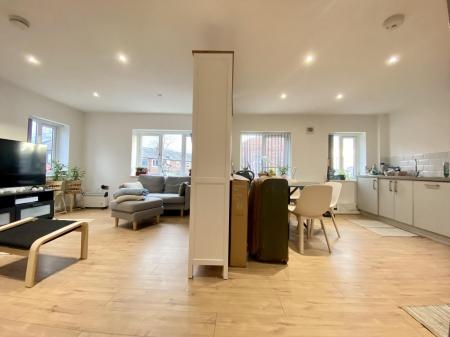 2 bedroom Maisonette for sale in Station Road, Stretford, M32