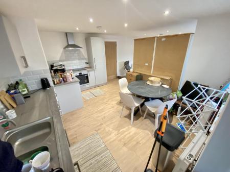 2 bedroom Maisonette for sale in Station Road, Stretford, M32