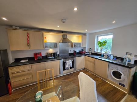 2 bedroom Flat to let in 4 Elmira Way, Salford Quays, Salford, M5