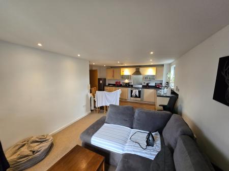 2 bedroom Flat to let in 4 Elmira Way, Salford Quays, Salford, M5