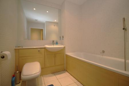 2 bedroom Flat for sale in The Quays, Salford Quays, Salford, M50