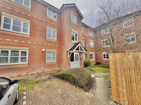 2 bedroom Flat for sale in Georgette Drive, Salford, M3