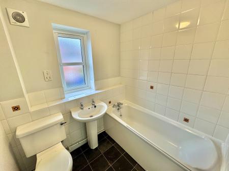 2 bedroom Flat for sale in Georgette Drive, Salford, M3