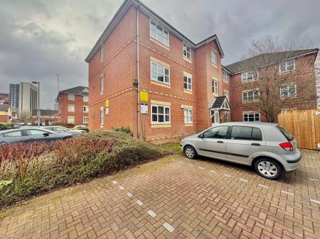 2 bedroom Flat for sale in Georgette Drive, Salford, M3