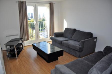 2 bedroom Flat to let in Elmira Way, Salford, M5