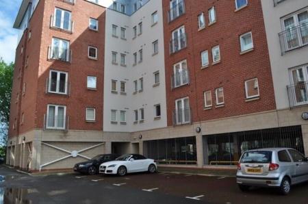 2 bedroom Flat to let in Elmira Way, Salford, M5