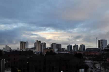 2 bedroom Flat to let in Elmira Way, Salford, M5