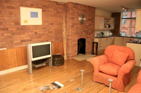 2 bedroom Flat to let in 384 Chester Road, Manchester, M16