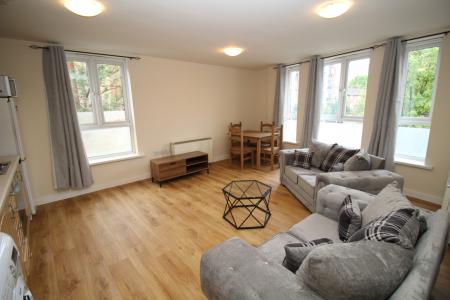 2 bedroom Flat to let in 71 Boundary Lane, Manchester, M15