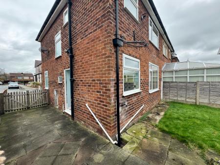 3 bedroom Semi-detached house for sale in Beech Road, Sale, M33