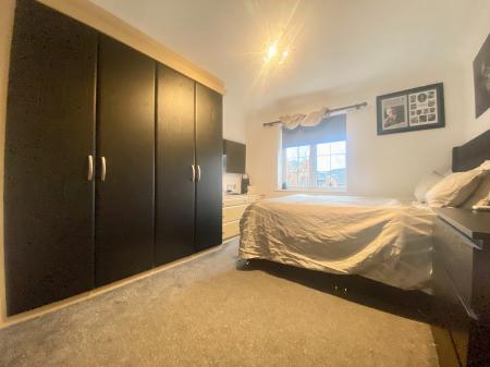 2 bedroom Flat to let in Great Oak Drive, Altrincham, WA15