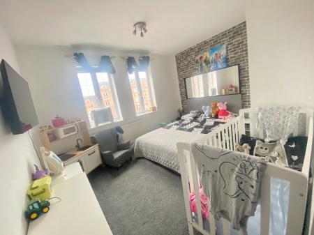 2 bedroom Flat to let in Great Oak Drive, Altrincham, WA15