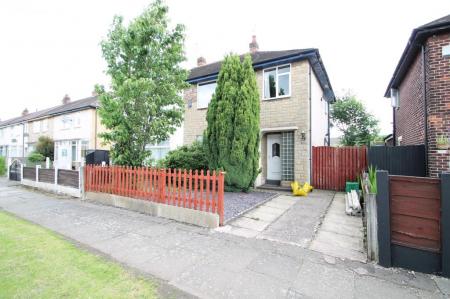 3 bedroom Semi-detached house to let in Kingsway Park, Urmston, M41