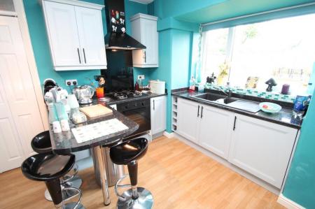 3 bedroom Semi-detached house to let in Kingsway Park, Urmston, M41